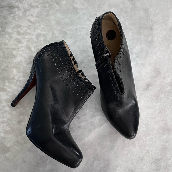 ENZO ANGIOLINI Black Leather Heeled Ankle Booties with Silver Studs size 8.5 - Picture 2 of 3